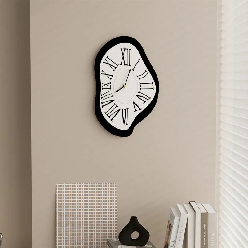 home & garden : Moderne surrealistische Wanddekoratie Klok │ Salvador Garden Numeral Dali Romeinse Decoratieve Klok in van Pantino