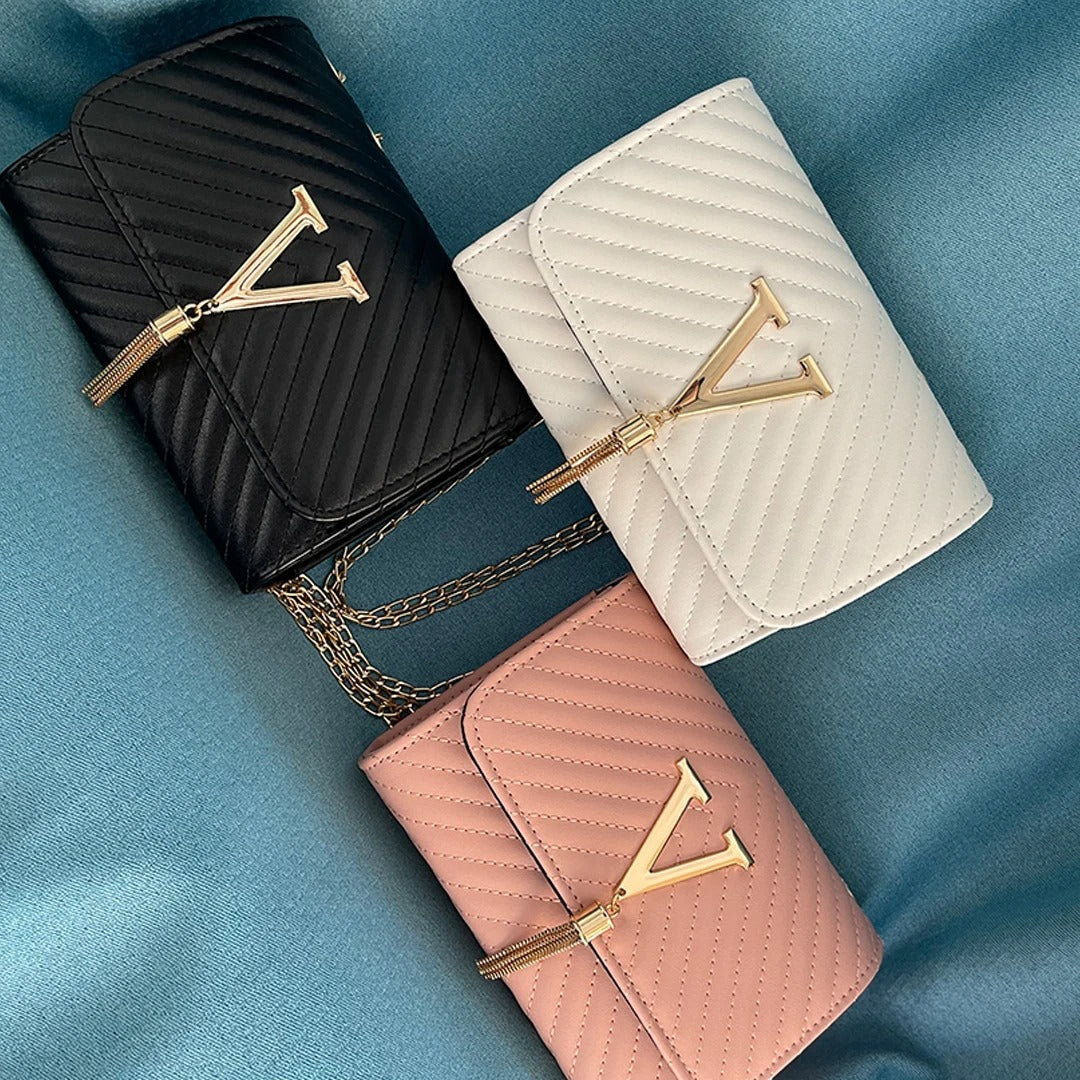 bags : GlamourGrip Tassel Tas - Modieus en duurzaam. in van Pantino