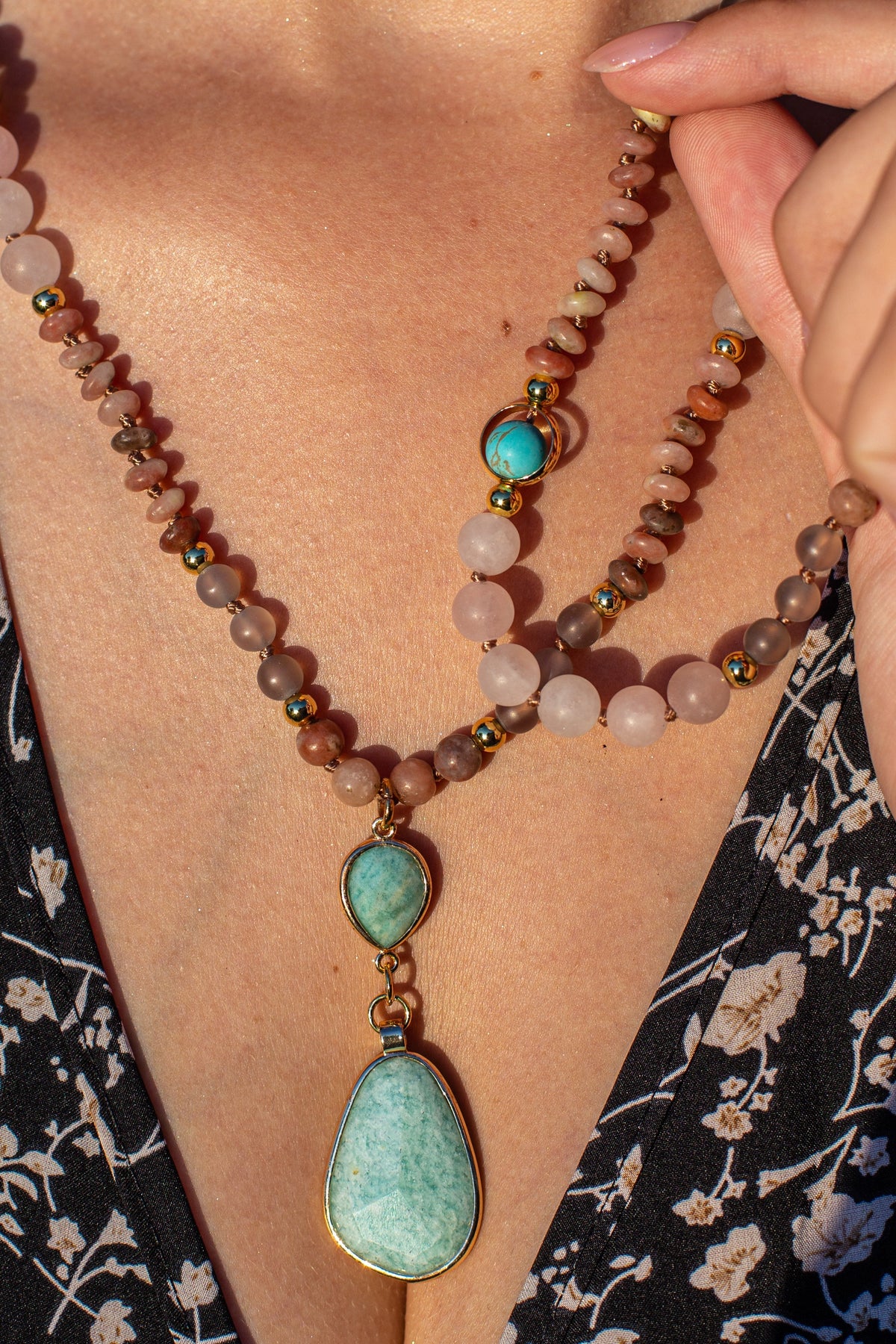 accessories : Diep Reinigende Pastel Mala Kralen Ketting van Amazoniet en Rozenkwarts in van Pantino