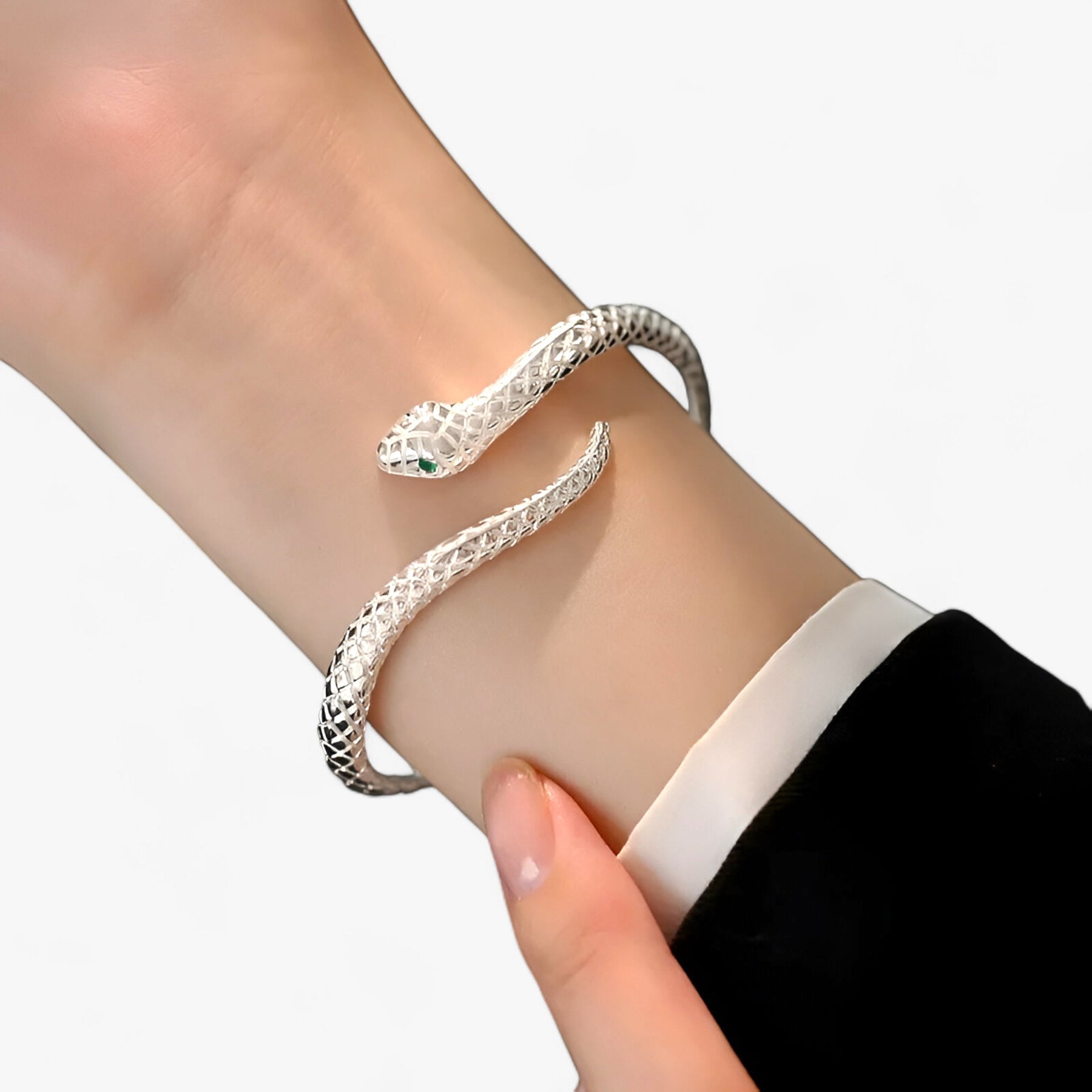 accessories : Hannah | Slangenarmband - Zilveren Charme & Elegant in van Pantinoshop