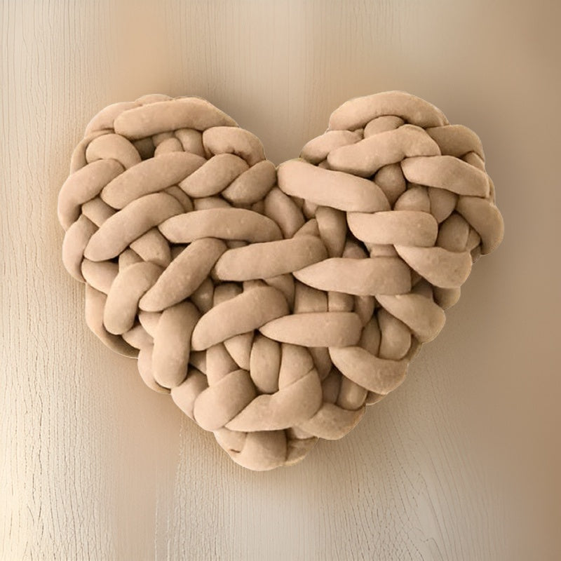 home & garden : Grof Gebreid Hartkussen voor een Gezellig Thuis - Heartpillow in Beige van Pantino