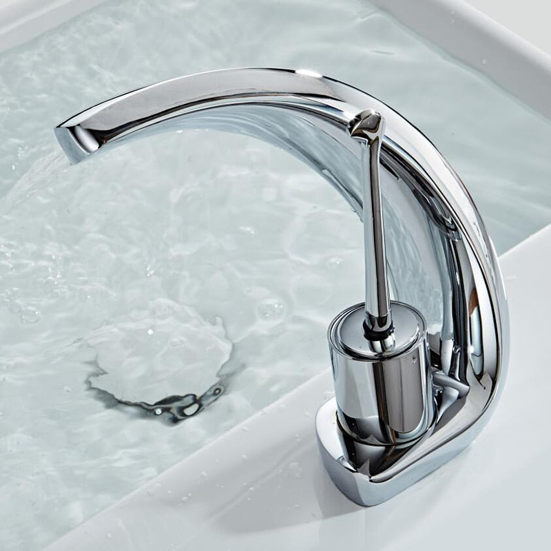 home & garden : Moderne gebogen watervalkraan - Yllie in van Pantino