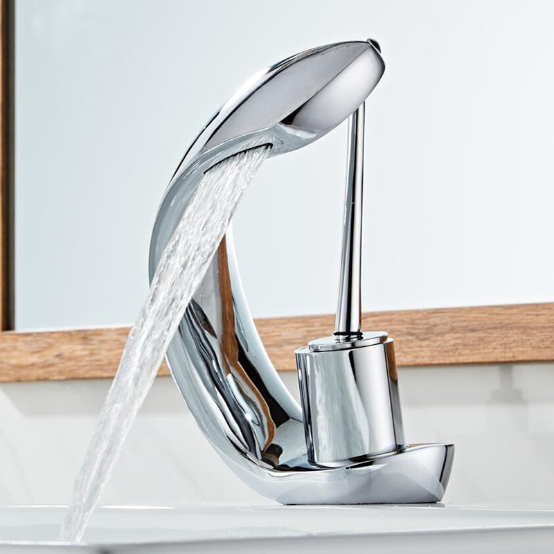 home & garden : Moderne gebogen watervalkraan - Yllie in Chroom van Pantino