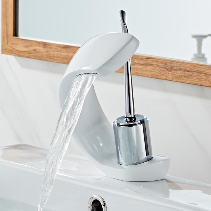 home & garden : Moderne gebogen watervalkraan - Yllie in van Pantino