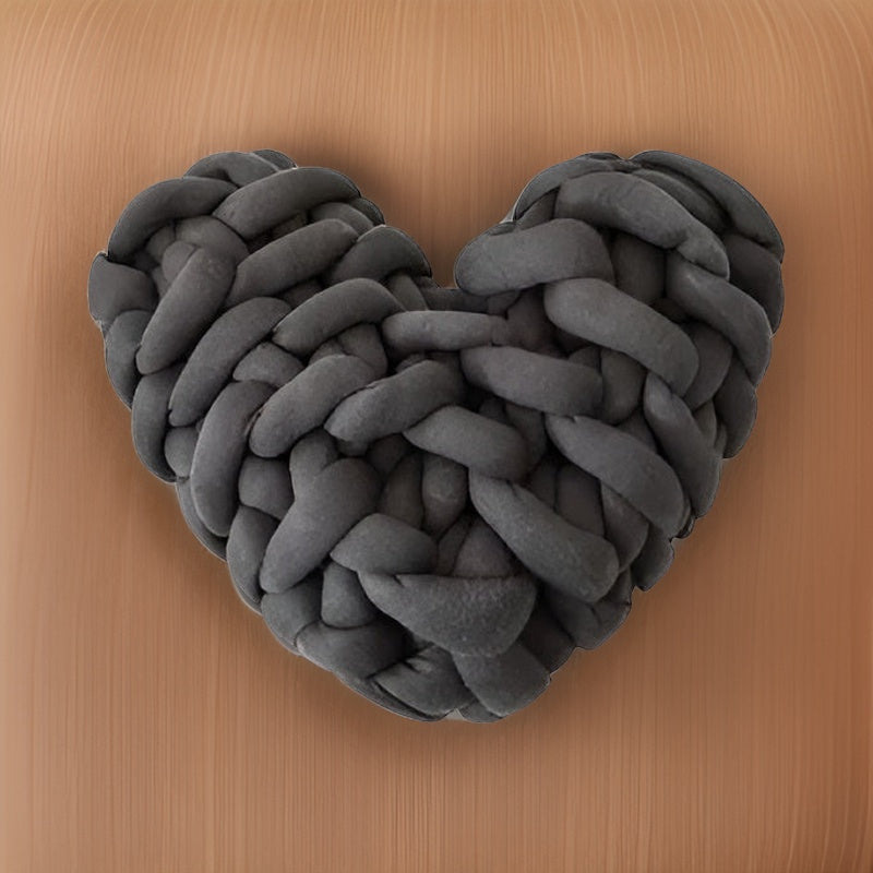 home & garden : Grof Gebreid Hartkussen voor een Gezellig Thuis - Heartpillow in Grijs van Pantino