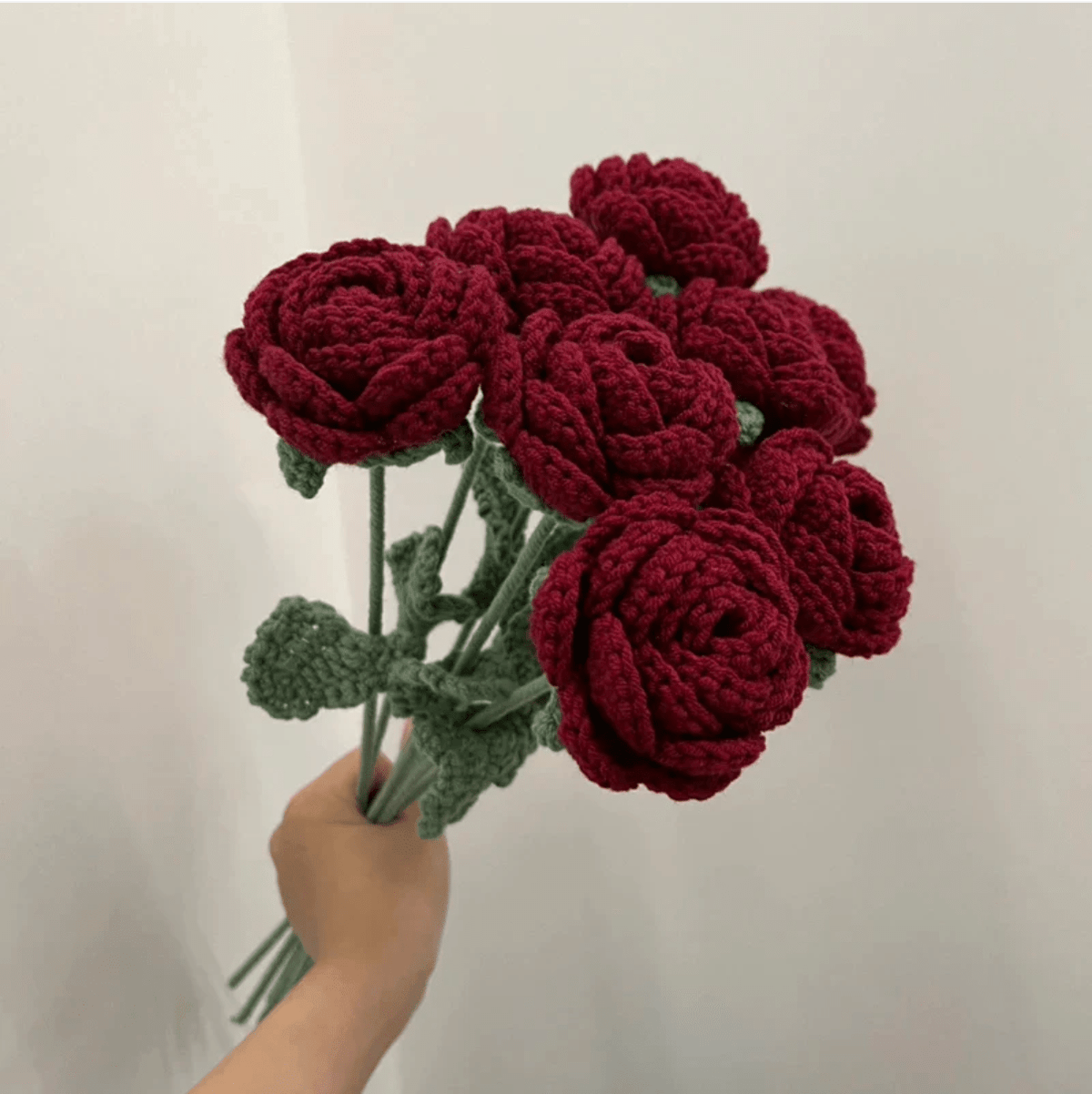 home & garden : The Knitted Roses™ | Prachtig Decoratiestuk. in van Pantino