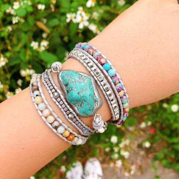 accessories : Helende Turquoise Beschermings Wikkel Armband in van Pantino
