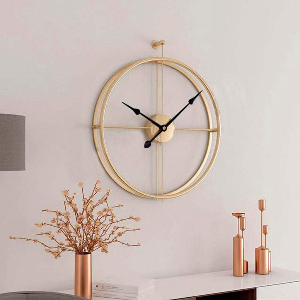 home & garden : Nordic Wandklok | Hedendaagse Wandklok - Verfraait uw ruimte met Scandinavische charme in Gouden horloge met zwarte wijzer van Pantinoshop