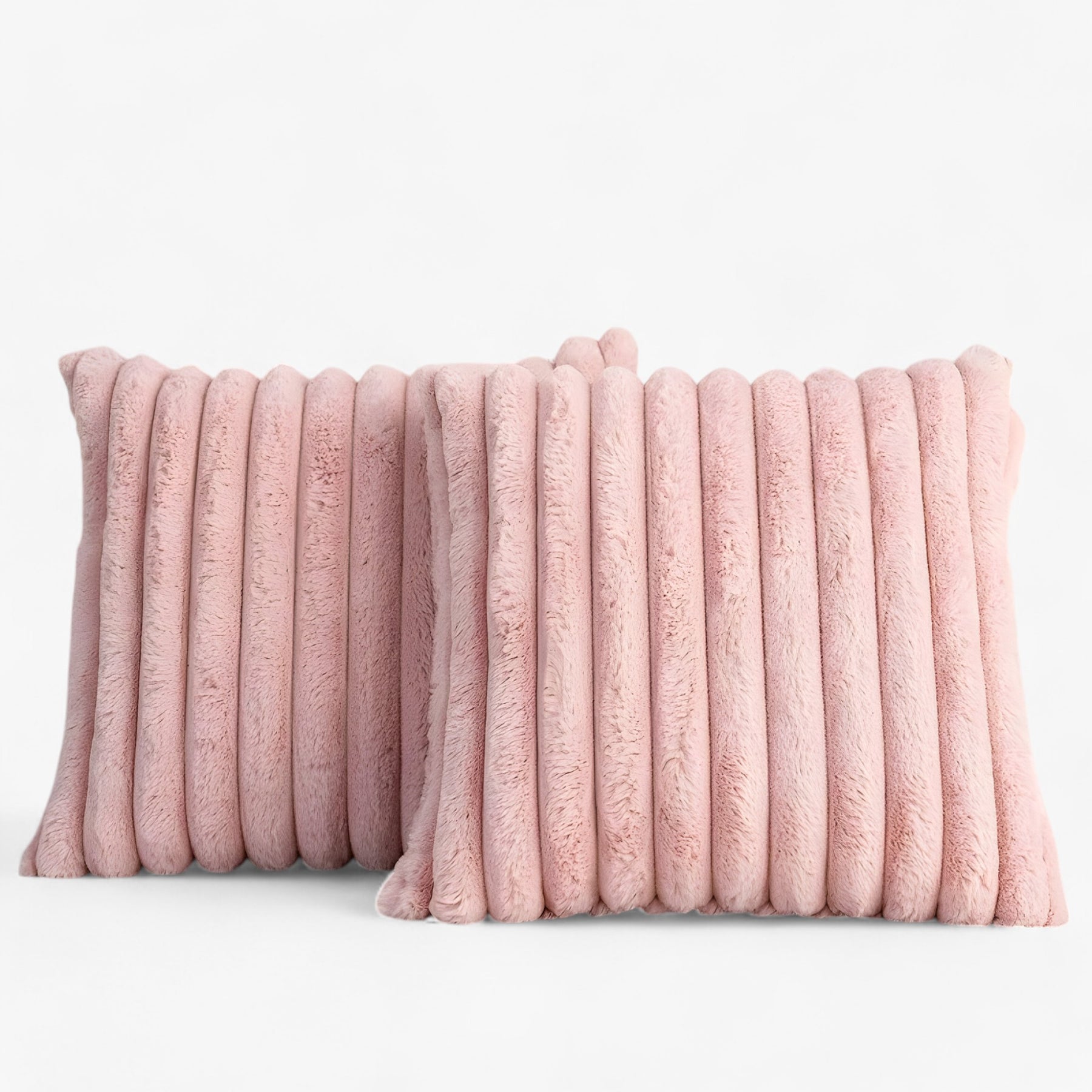 home & garden : Iris | Kussenhoes voor de Bank | Heerlijk comfortabel en stijlvol in Roze van Pantinoshop