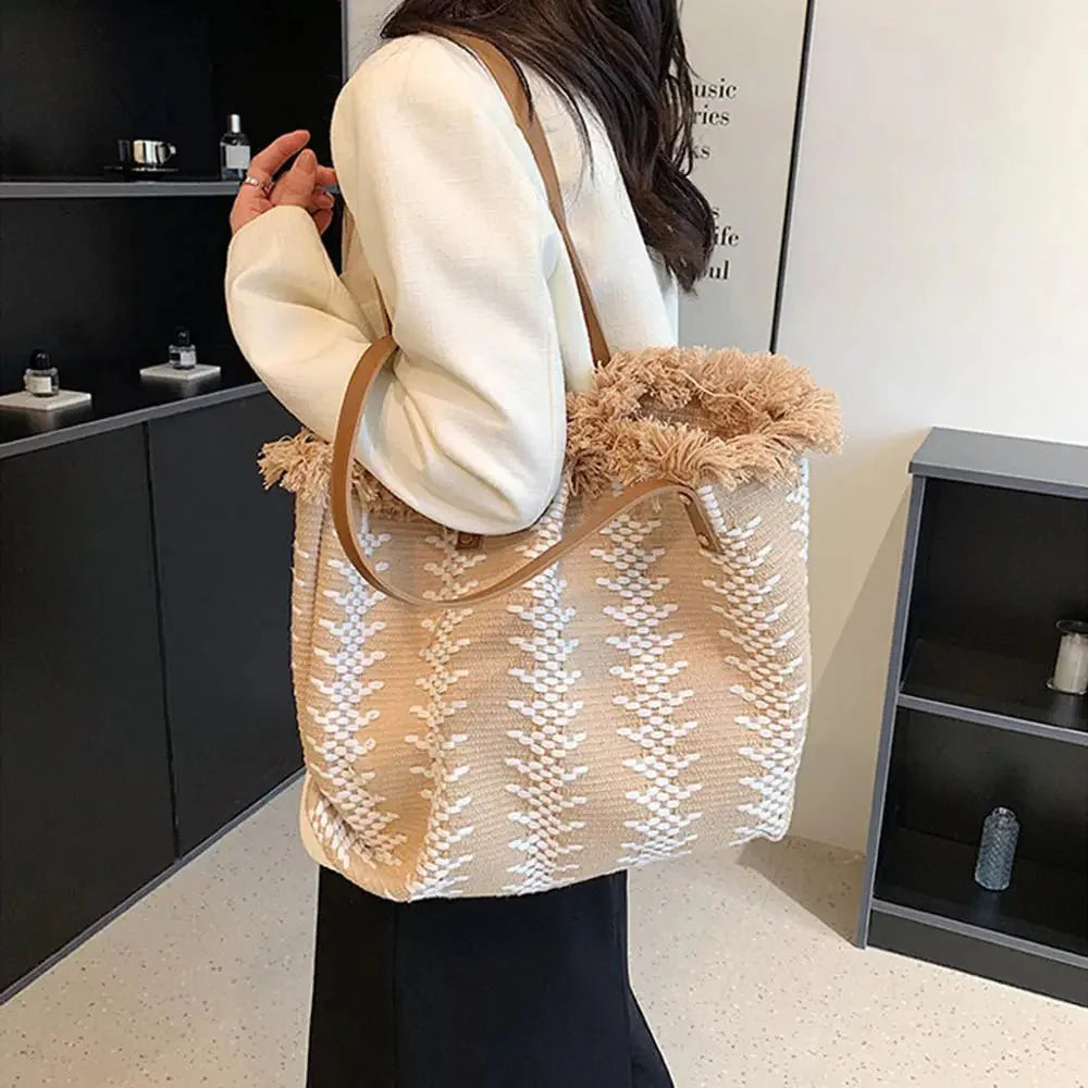 bags : Weave Tas met Grote Capaciteit in Beige van Pantino