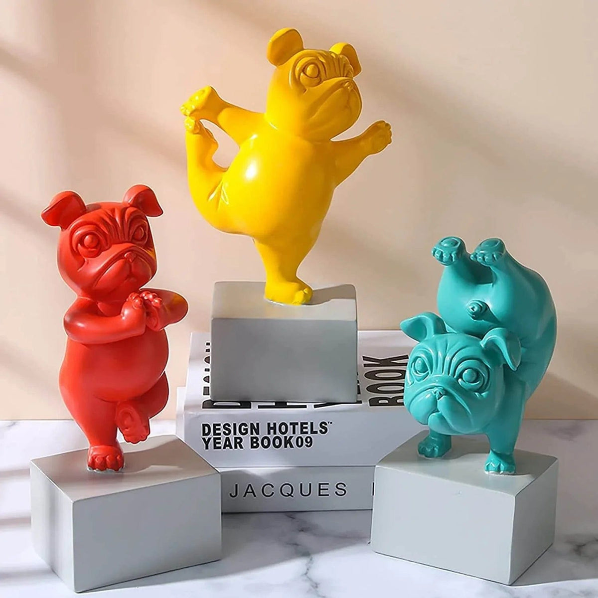 home & garden : Yoga Bulldog Beeldje in Geel van Pantino