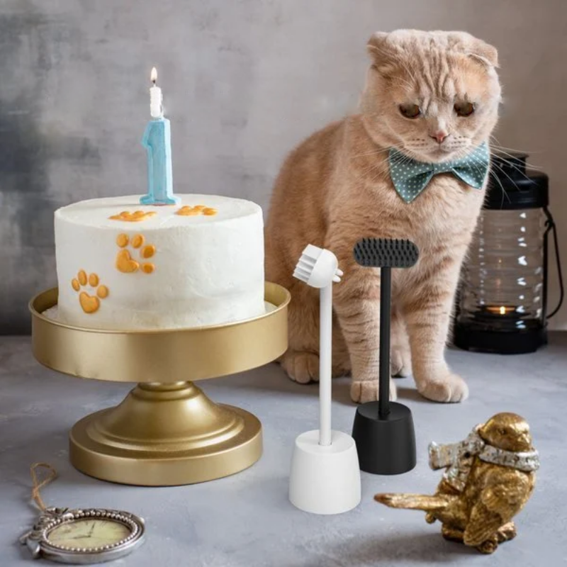 pets : Cat Massage Brush™ in van Pantino