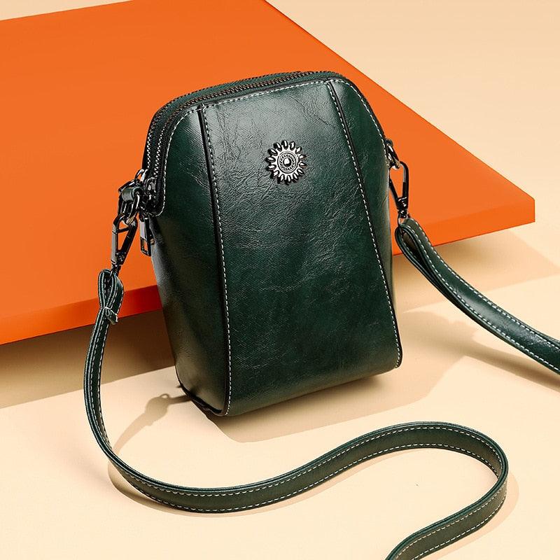 bags : LeatherBag™ - Tas voor mobiele telefoon in Groen (3 stuks beschikbaar) van Pantino