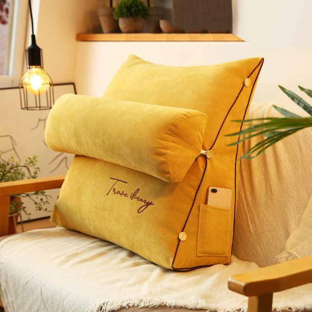 home & garden : SleepingPillow - Driehoek Lees Rugleuning Kussen in Geel van Pantino