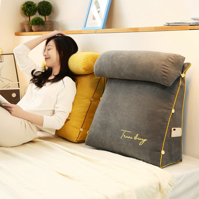 home & garden : SleepingPillow - Driehoek Lees Rugleuning Kussen in Houtskool van Pantino