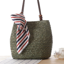 Beach bags : Veala | Schoudertas van stro in Leger groen van Pantino