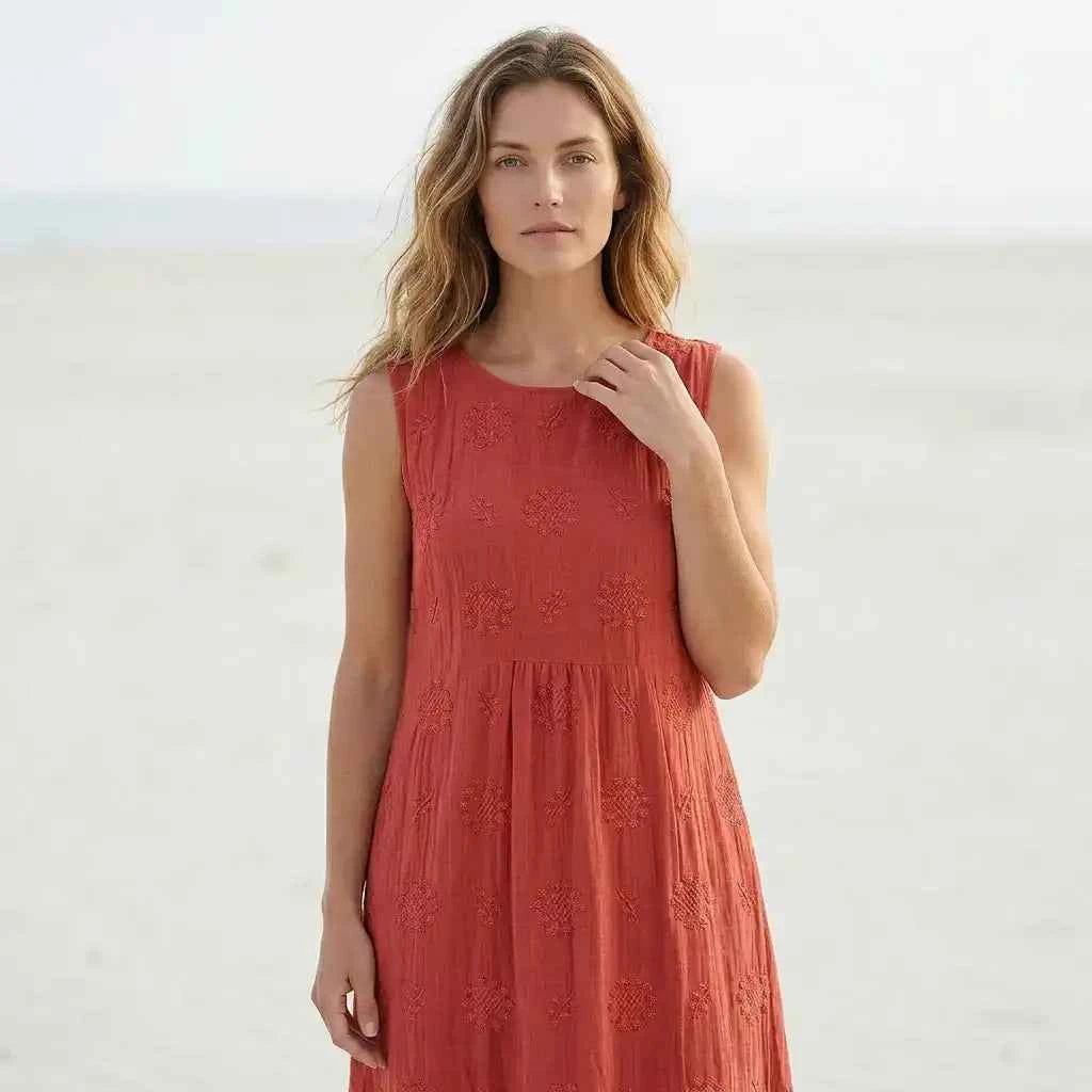Vrouwen mode : Élodie | Elegante oversized mouwloze jurk met borduursels voor een verfijnde look in van Pantino