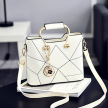 bags : Elegante Stijlvolle Sieradenset Dames - Goud Ketting Oorbellen in White van Pantino