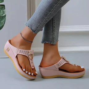 Maud | Statement Sandalen Dames - Goudkleurig Design voor een Luxe en Modebewuste Uitstraling - Roze - Maud | Statement Sandalen Dames - Goudkleurig Design voor een Luxe en Modebewuste Uitstraling - € - Pantino