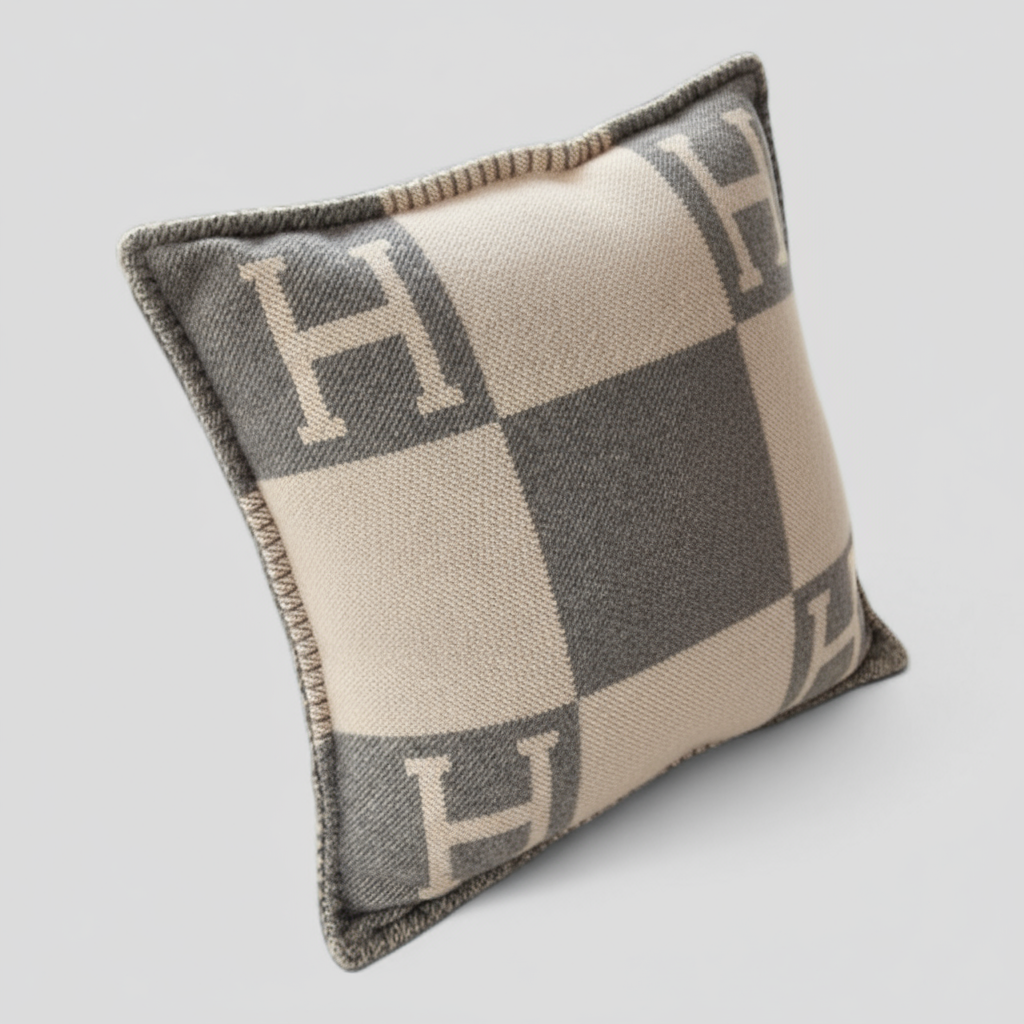home & garden : Mercer | Designer Cashmere Deken - Luxe Warmte voor Thuis in Beige van Pantinoshop