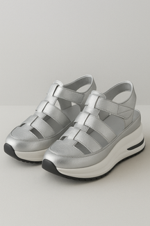 (Pinterest) Dames Sandalen : Kimberly | Dames Comfortabele Antislip Sandalen in Zilver van Pantino