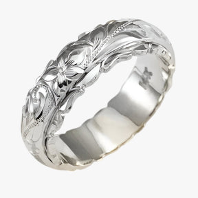 Rings : Evangeline | 14K gouden ring met gebeeldhouwd bloemenmotief in groen van Pantino