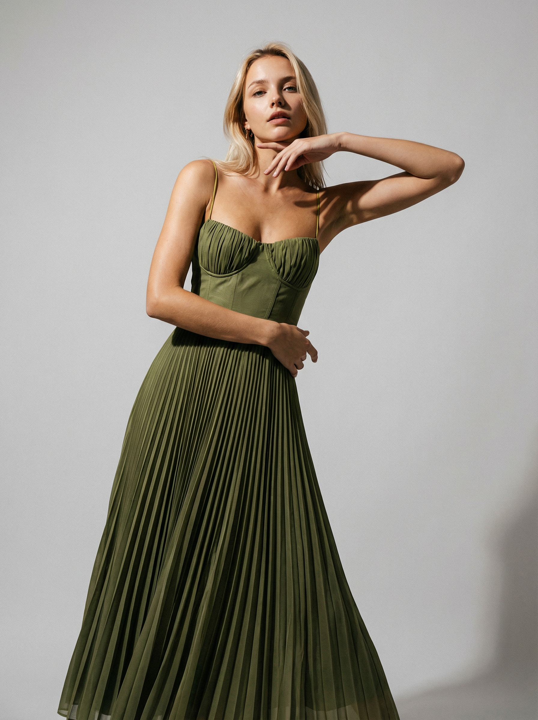 Elegante geplooide damesjurk met dunne bandjes - Zomerse midi-jurk