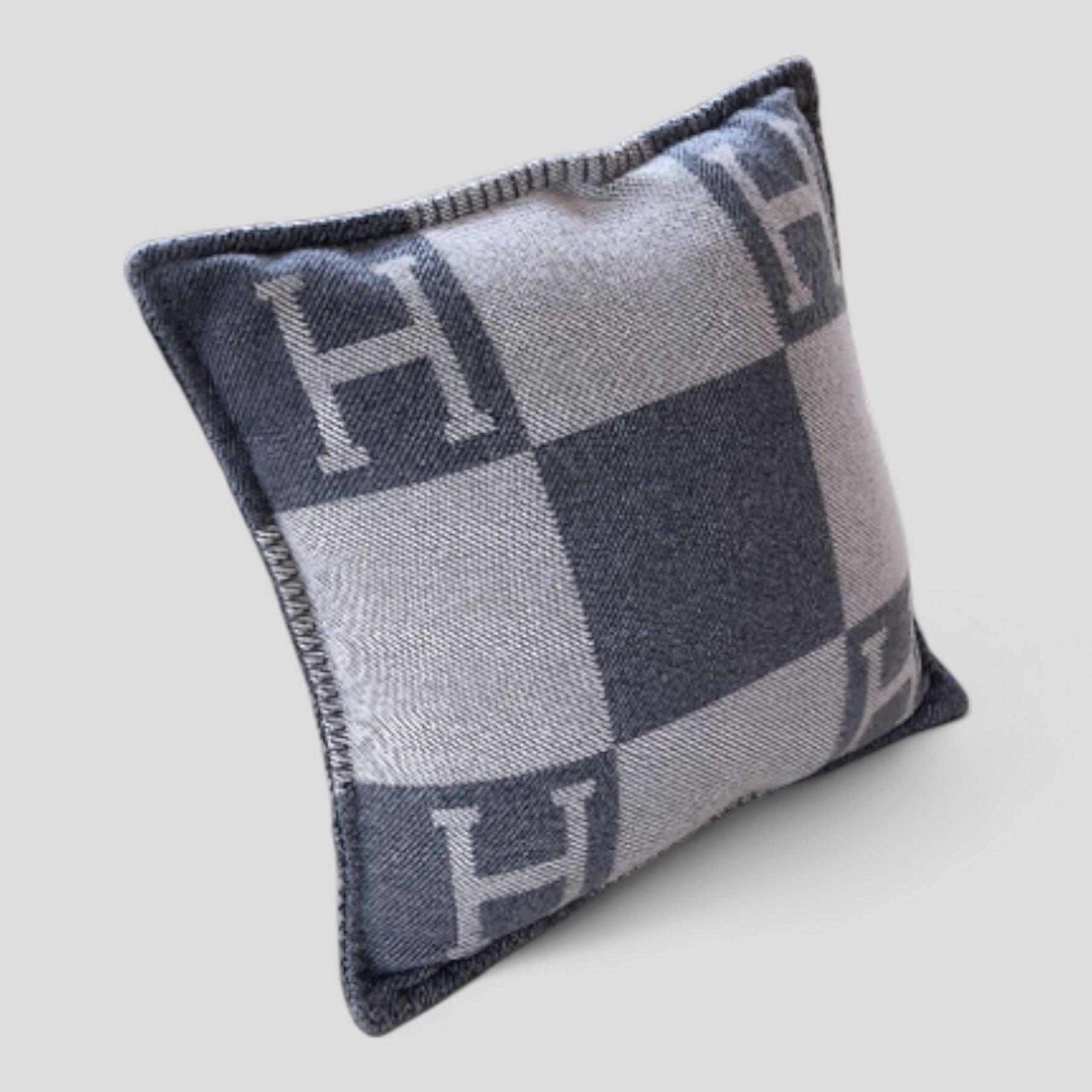 home & garden : Mercer | Designer Cashmere Deken - Luxe Warmte voor Thuis in Grijs van Pantinoshop