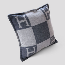 home & garden : Mercer | Designer Cashmere Deken - Luxe Warmte voor Thuis in Grijs van Pantinoshop