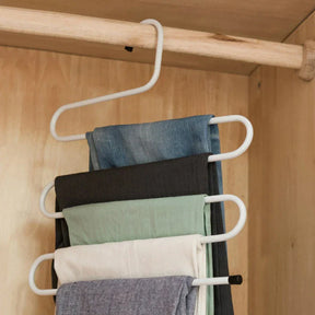 Hanger voor de pantalon | S-vormige steun met 5 lagen - Ruimtebesparend in de kast (1 + 1 GRATIS) - - Hanger voor de pantalon | S-vormige steun met 5 lagen - Ruimtebesparend in de kast (1 + 1 GRATIS) - €25 - Pantino