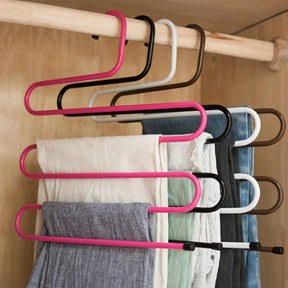 Hanger voor de pantalon | S-vormige steun met 5 lagen - Ruimtebesparend in de kast (1 + 1 GRATIS) - - Hanger voor de pantalon | S-vormige steun met 5 lagen - Ruimtebesparend in de kast (1 + 1 GRATIS) - €25 - Pantino