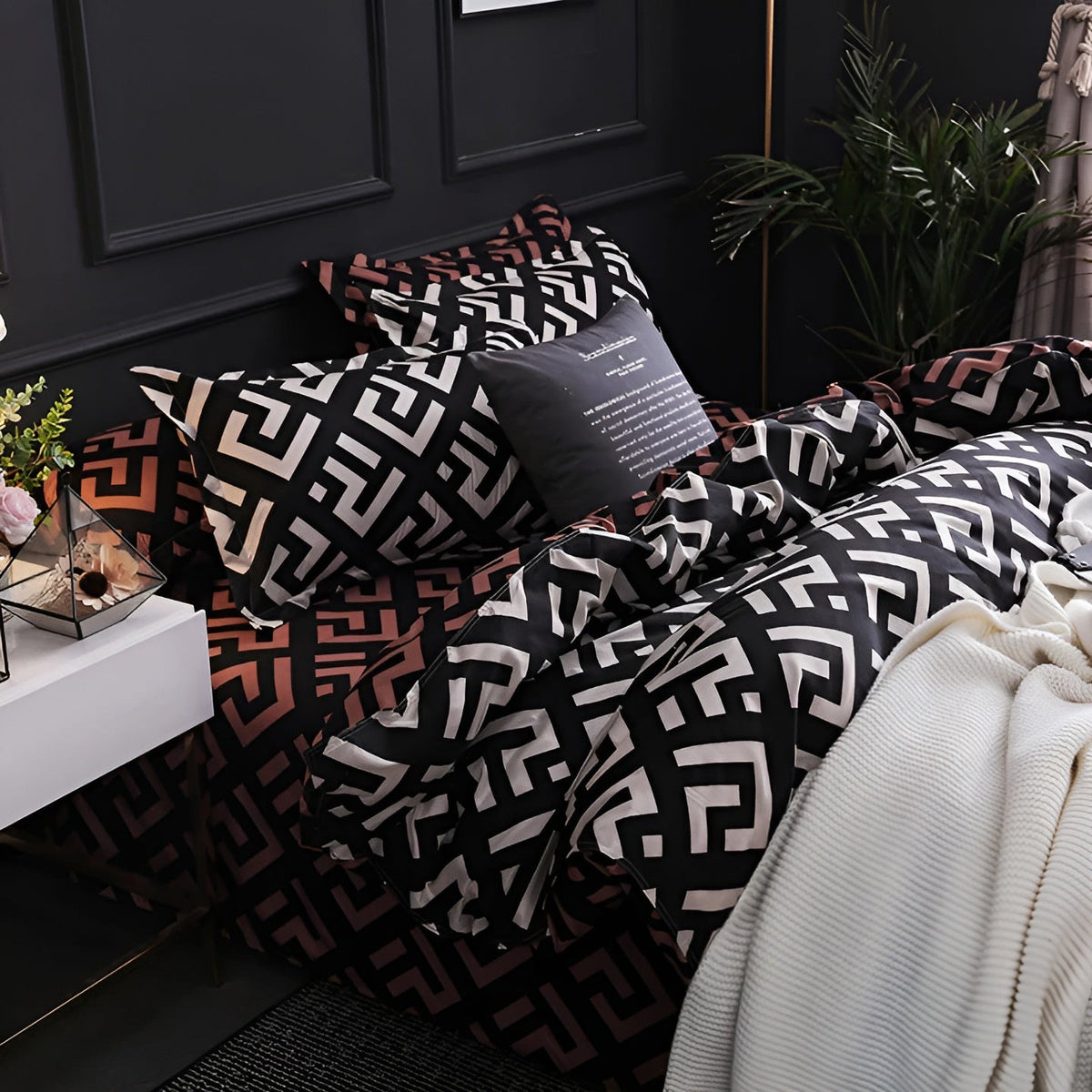 home & garden : PlushDream Beddings - Luxe Zwarte Lakens in van Pantino