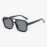 Sunglasses : ICONIC | Vintage vierkante zonnebril: stijlvolle oogbescherming voor alle gelegenheden in Zwart van Pantino