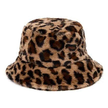 Hoeden : Bucket Hat van Imitatiebont met Luipaardprint in Winterse Koeienprint - Khaki Luipaard in Khaki Luipaard van Pantino