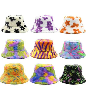 Hoeden : Bucket Hat van Imitatiebont met Luipaardprint in Winterse Koeienprint - Khaki Luipaard in van Pantino
