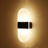 Verlichting : Lumos | Moderne Bewegingslamp voor Elk Interieur in Boog - Warm Wit van Pantino