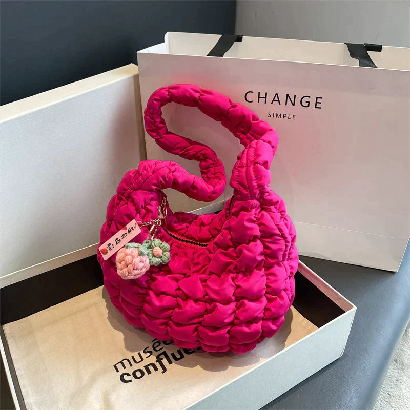 bags : Veala | Cloud Quilt geplooide schoudertas in Roze Rood 29x20x12cm van Pantino