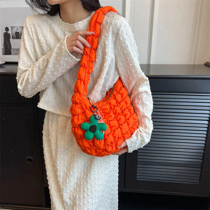 bags : Veala | Cloud Quilt geplooide schoudertas in van Pantino