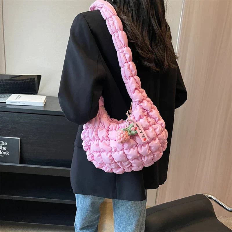 bags : Veala | Cloud Quilt geplooide schoudertas in van Pantino