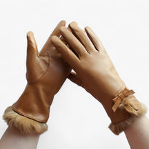 Iris | Warme leren handschoenen - Comfort en stijl - €25 : Iris | Warme leren handschoenen - Comfort en stijl in Champagne van Pantino