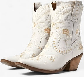 Sandals : Daisy | Ruskind westernlaarzen met brede hak in cowgirlstijl in Wit van Pantinoshop