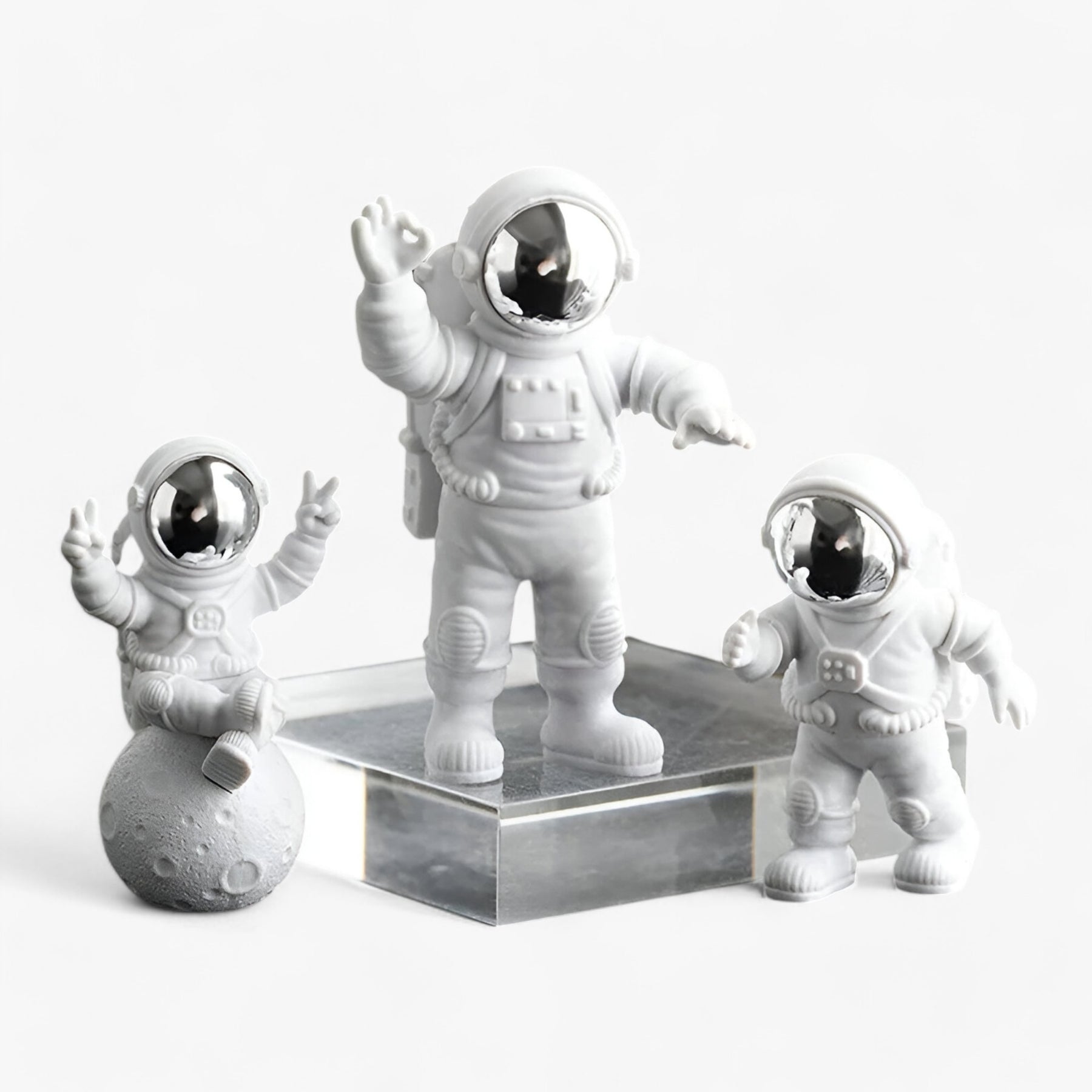 Luna | Astronaut Ornament | Ruimtelijk avontuur voor je huis - - Luna | Astronaut Ornament | Ruimtelijk avontuur voor je huis- €25 - Pantinoshop