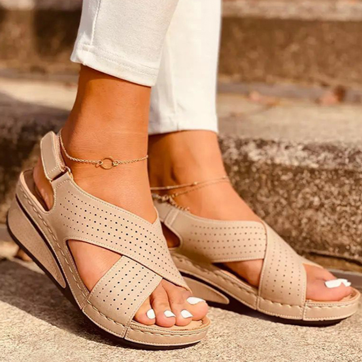 Liv | Stijlvolle City Sandalen - Ideaal voor Dames die een Trendy en Verfijnde Stadslook Willen - Abrikoos - Liv | Stijlvolle City Sandalen - Ideaal voor Dames die een Trendy en Verfijnde Stadslook Willen - € - Pantino