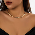 Złoty choker pojedynczy - elegancka opcja stylu na każdą imprezę damską, srebrny kolor - srebrny
