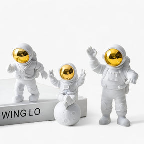 Luna | Astronaut Ornament | Ruimtelijk avontuur voor je huis - 3st Goud - Luna | Astronaut Ornament | Ruimtelijk avontuur voor je huis- €25 - Pantinoshop