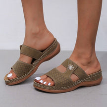 Yara | Elegante Gesp Sandalen - Perfect voor Dames die van een Strakke en Modebewuste Look Houden - Groen - Yara | Elegante Gesp Sandalen - Perfect voor Dames die van een Strakke en Modebewuste Look Houden - € - Pantino