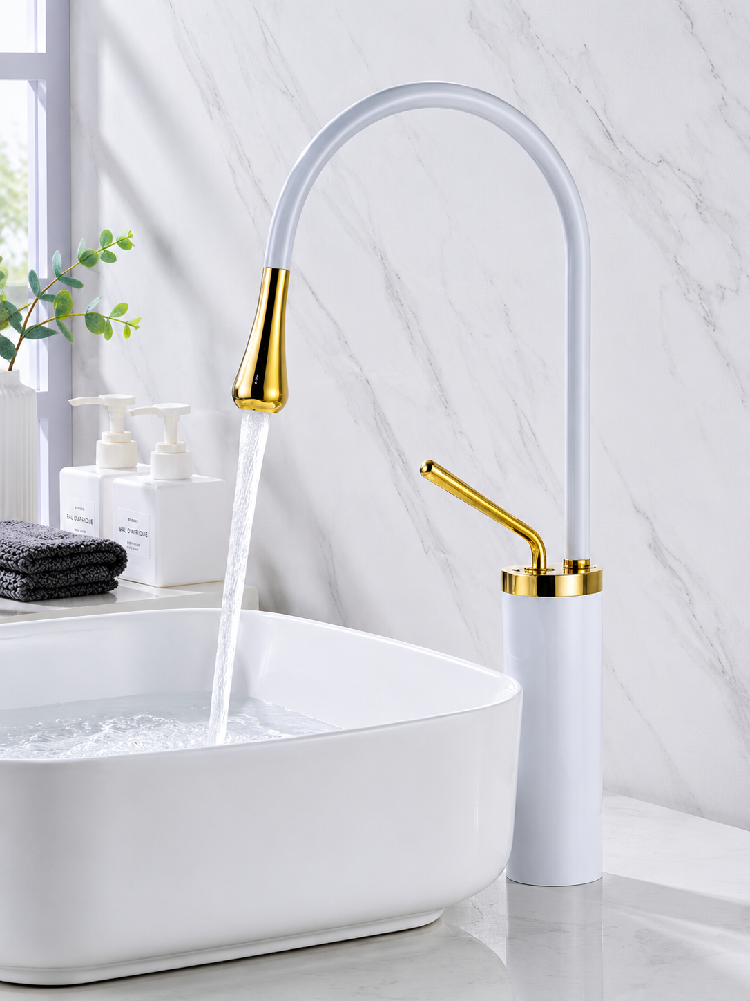 home & garden : Wastafelkraan Druppel Stijl Badkamer Draaibare Waterval Kranen - Goud Geborsteld Kort in witgoud hoog van Pantino