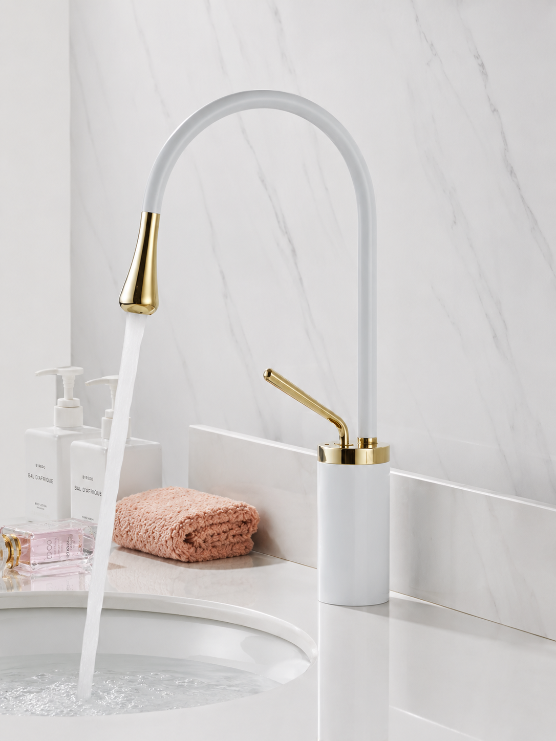 home & garden : Wastafelkraan Druppel Stijl Badkamer Draaibare Waterval Kranen - Goud Geborsteld Kort in witgoud kort van Pantino