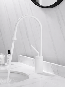 home & garden : Wastafelkraan Druppel Stijl Badkamer Draaibare Waterval Kranen - Goud Geborsteld Kort in wit kort van Pantino