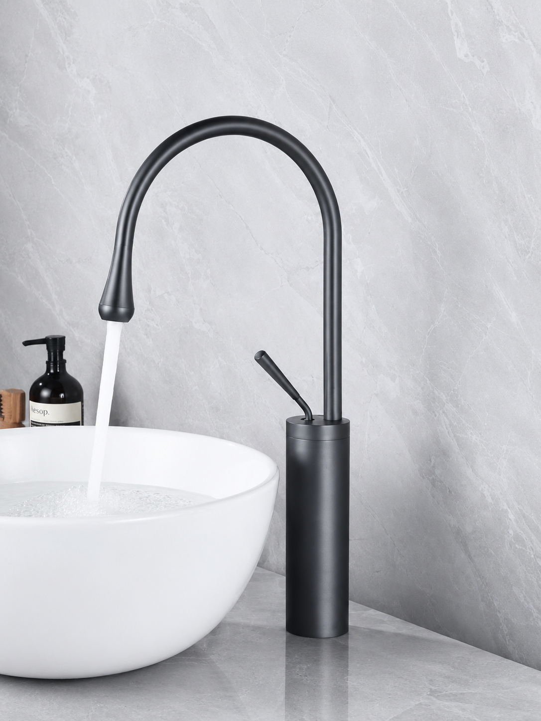 home & garden : Wastafelkraan Druppel Stijl Badkamer Draaibare Waterval Kranen - Goud Geborsteld Kort in grijs hoog van Pantino